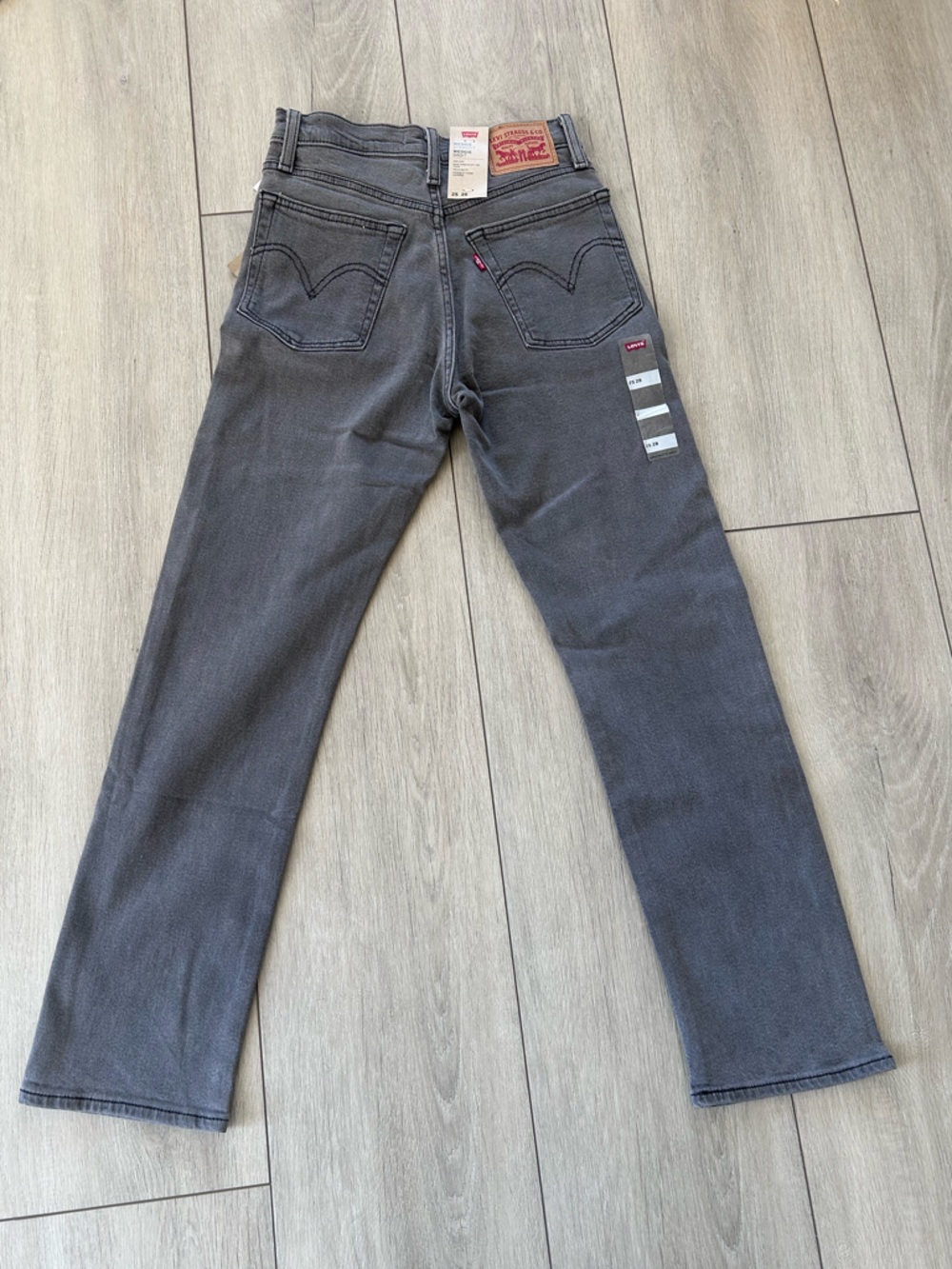 NWT Levi’s Wedgie Straight Grey High Rise Jeans Wardrobe Staple Classic Casual - Picture 3 of 7